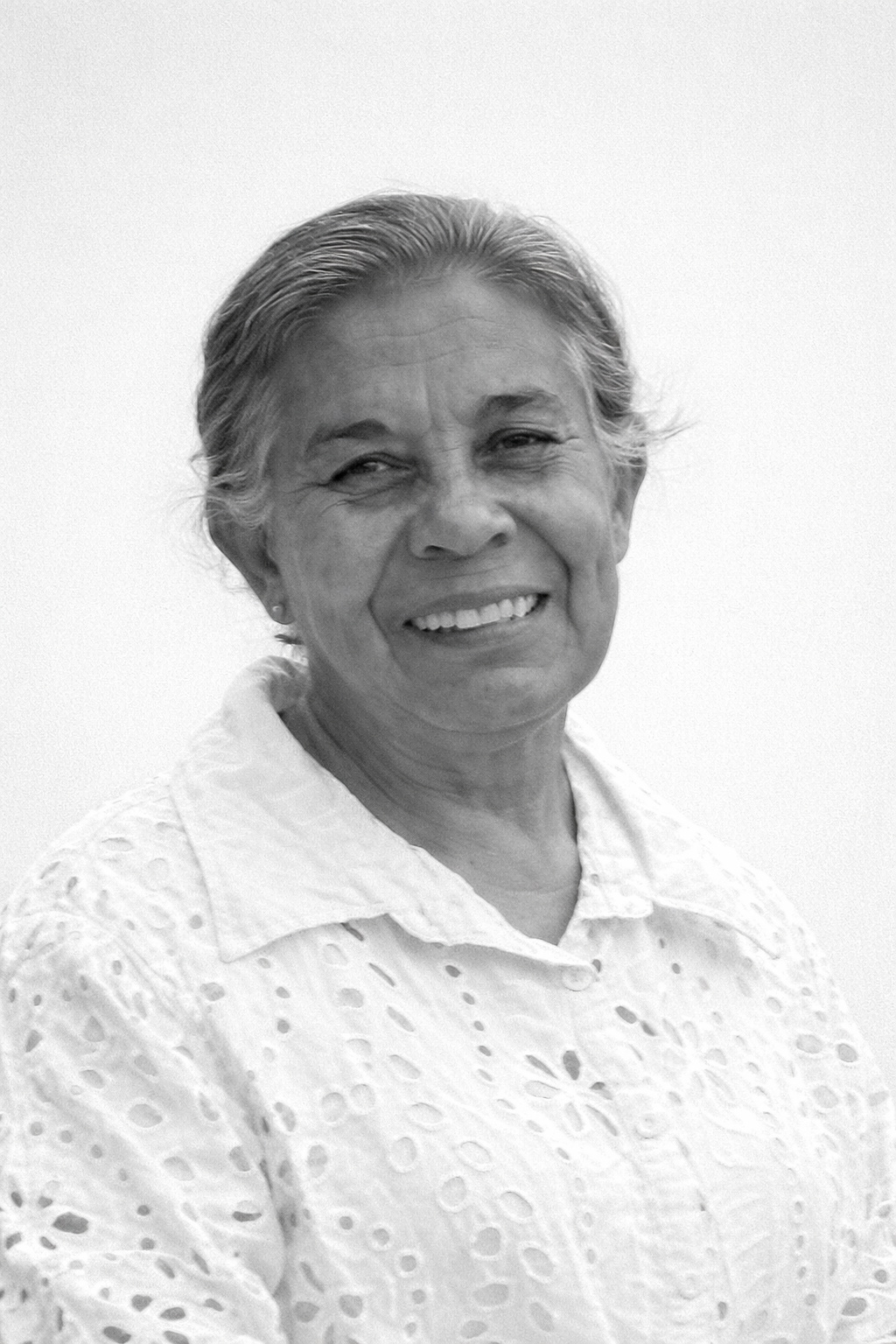 Retrato en blanco y negro de mujer mayor